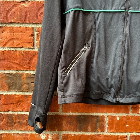 Athleta Medium Black Gray Full Zip Reflective Active Running Jacket Thumbholes - Picture 5 of 10